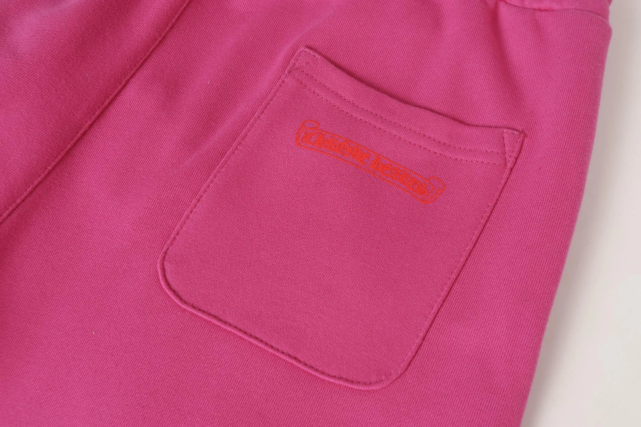 P270 #W5010 cross-border model, please do not place an order if you pursue quality - Chrome Hearts/Chrome Hearts Sanskrit Graffiti✍️Printed trousers, casual pants and sweatpants -High weight, high density and high quality. The wool is soft, delicate and skin-friendly. It feels soft and silky. It has excellent warmth and skin-friendly properties. -Customized weaving and dyeing, no color difference. No matter the fabric or workmanship details, it beats the ordinary version on the market. -Colour: rose red -Size: S M L XL
